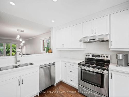 3475 Chartrand Cres, Mississauga, ON - Indoor Photo Showing Kitchen With Double Sink