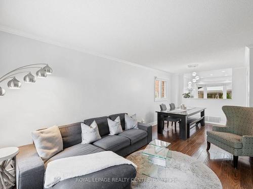 3475 Chartrand Cres, Mississauga, ON - Indoor Photo Showing Living Room