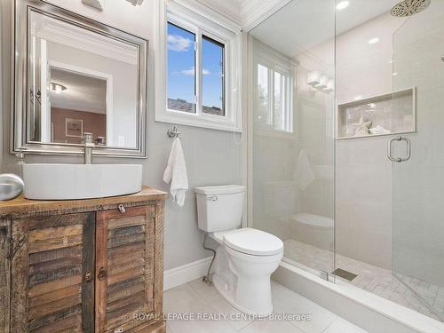 3475 Chartrand Cres, Mississauga, ON - Indoor Photo Showing Bathroom