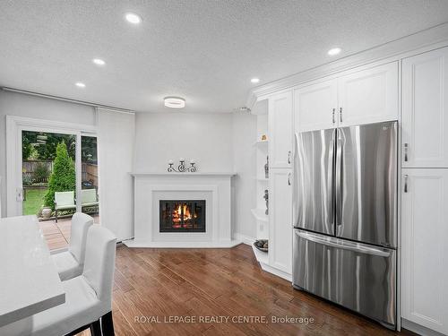 3475 Chartrand Cres, Mississauga, ON - Indoor Photo Showing Living Room With Fireplace