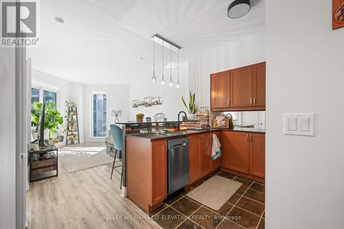 512 - 2119 Lake Shore Boulevard W, Toronto, ON - Indoor Photo Showing Kitchen