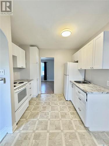 745 15Th Street W, Prince Albert, SK - Indoor Photo Showing Kitchen