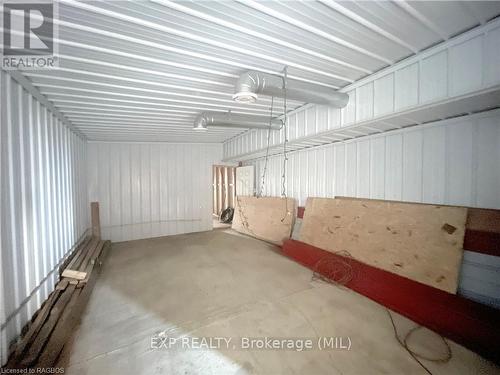 95 Elora Street, South Bruce, ON - Indoor Photo Showing Garage