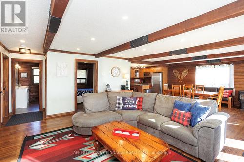 30 Emily Creek Road, Kawartha Lakes (Dunsford), ON - Indoor Photo Showing Living Room