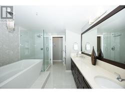 5 piece ensuite with enclosed water closet - 