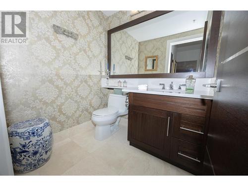 1/2 bath - 1075 Sunset Drive Unit# 2604, Kelowna, BC - Indoor Photo Showing Bathroom