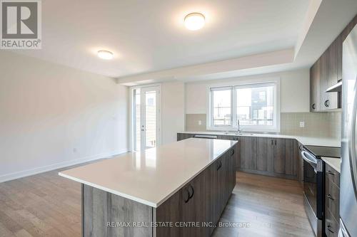 13 - 2273 Turnberry Road, Burlington, ON - Indoor Photo Showing Kitchen With Upgraded Kitchen