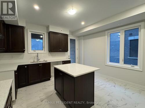 383 Inspire Boulevard W, Brampton, ON - Indoor Photo Showing Kitchen