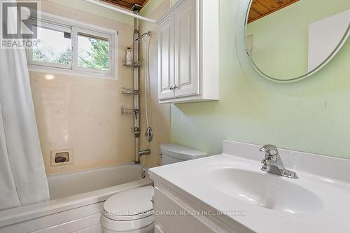 116 Mystic Point Road, Galway-Cavendish And Harvey, ON - Indoor Photo Showing Bathroom