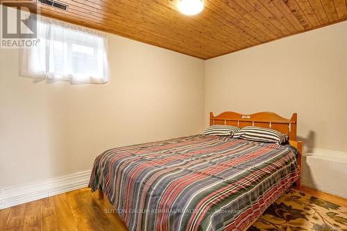 116 Mystic Point Road, Galway-Cavendish And Harvey, ON - Indoor Photo Showing Bedroom