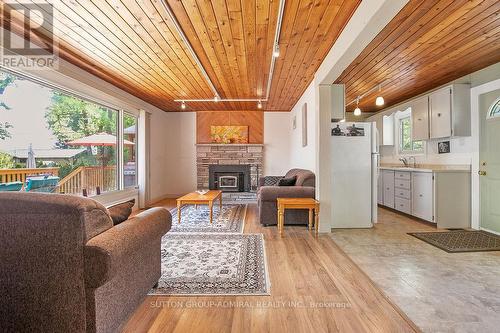 116 Mystic Point Road, Galway-Cavendish And Harvey, ON - Indoor Photo Showing Living Room With Fireplace