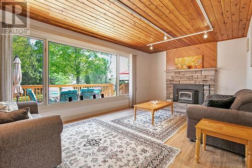 116 Mystic Point Road, Galway-Cavendish And Harvey, ON - Indoor Photo Showing Living Room With Fireplace