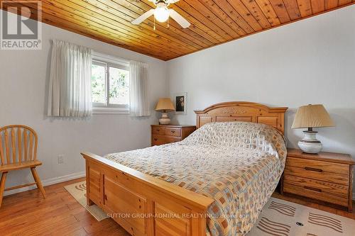 116 Mystic Point Road, Galway-Cavendish And Harvey, ON - Indoor Photo Showing Bedroom