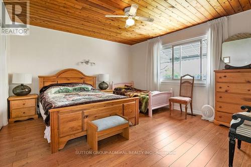 116 Mystic Point Road, Galway-Cavendish And Harvey, ON - Indoor Photo Showing Bedroom