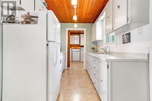 116 Mystic Point Road, Galway-Cavendish And Harvey, ON - Indoor Photo Showing Kitchen