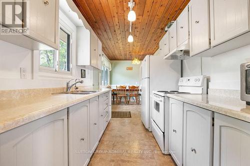 116 Mystic Point Road, Galway-Cavendish And Harvey, ON - Indoor Photo Showing Kitchen With Double Sink