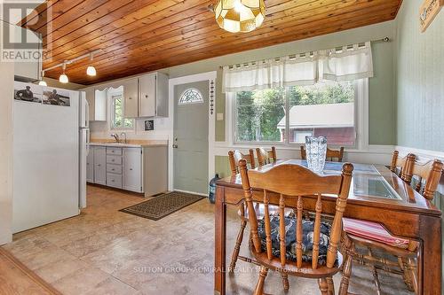 116 Mystic Point Road, Galway-Cavendish And Harvey, ON - Indoor Photo Showing Dining Room