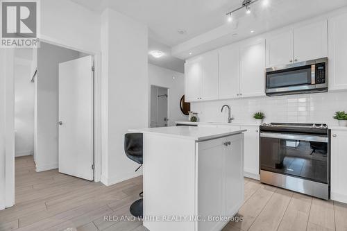 901 - 55 Duke Street W, Kitchener, ON - Indoor Photo Showing Kitchen With Upgraded Kitchen