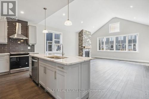 163 Sugar Maple Street, Blue Mountains, ON - Indoor Photo Showing Kitchen With Double Sink With Upgraded Kitchen