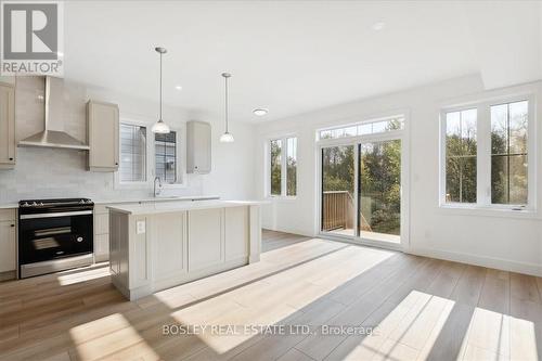 131 White Oak Crescent, Blue Mountains, ON - Indoor Photo Showing Kitchen With Upgraded Kitchen