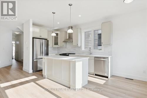 131 White Oak Crescent, Blue Mountains, ON - Indoor Photo Showing Kitchen With Upgraded Kitchen