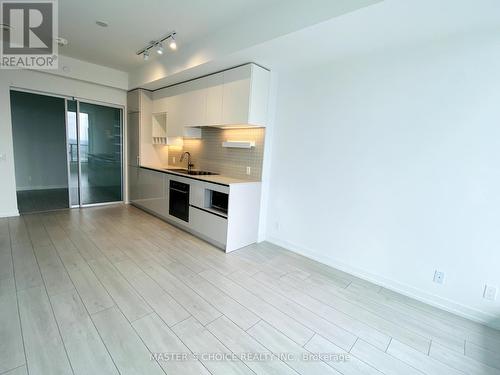 3608 - 898 Portage Parkway, Vaughan, ON - Indoor Photo Showing Kitchen