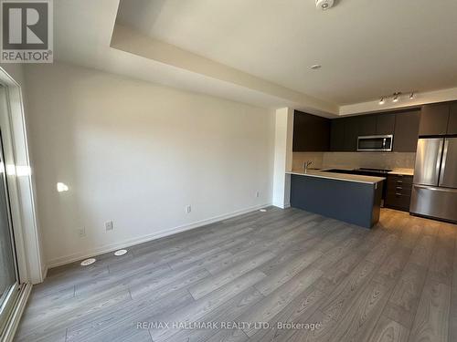 19 - 15 Lytham Green Circle, Newmarket, ON - Indoor Photo Showing Kitchen