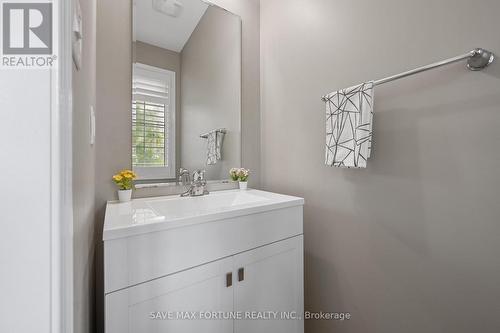 262 Cedric Terrace, Milton, ON - Indoor Photo Showing Bathroom