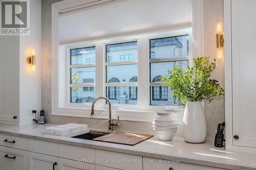 1207 Lakeshore Road W, Oakville, ON - Indoor Photo Showing Kitchen