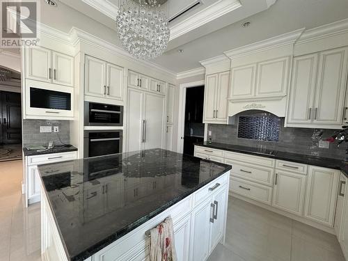 4880 Osler Street, Vancouver, BC - Indoor Photo Showing Kitchen With Upgraded Kitchen