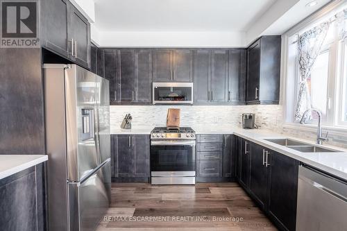 68 - 61 Soho Street, Hamilton, ON - Indoor Photo Showing Kitchen With Stainless Steel Kitchen With Double Sink With Upgraded Kitchen