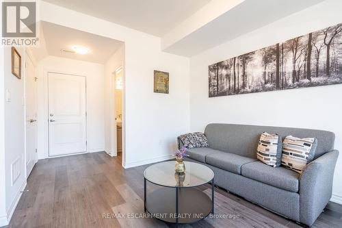 68 - 61 Soho Street, Hamilton, ON - Indoor Photo Showing Living Room