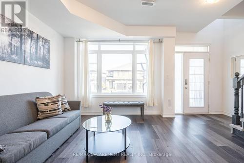 68 - 61 Soho Street, Hamilton, ON - Indoor Photo Showing Living Room