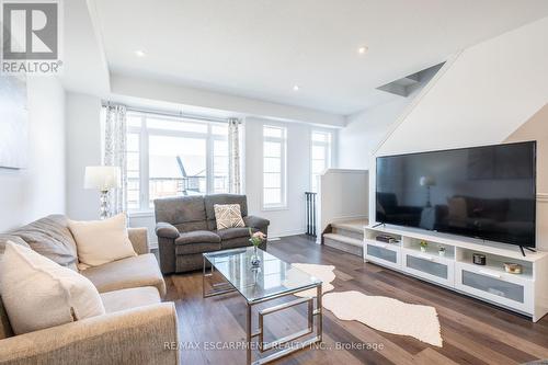 68 - 61 Soho Street, Hamilton, ON - Indoor Photo Showing Living Room