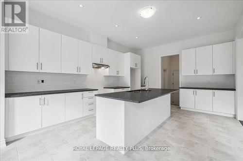 1364 Hydrangea Gardens, Oakville, ON - Indoor Photo Showing Kitchen