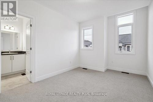 1364 Hydrangea Gardens, Oakville, ON - Indoor Photo Showing Other Room