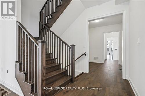 1364 Hydrangea Gardens, Oakville, ON - Indoor Photo Showing Other Room