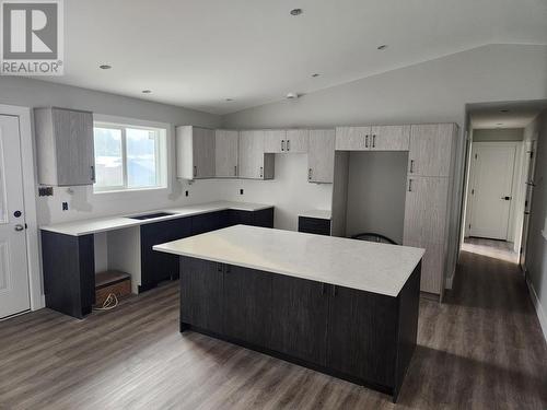 1471 Selkirk Avenue, Castlegar, BC - Indoor Photo Showing Kitchen