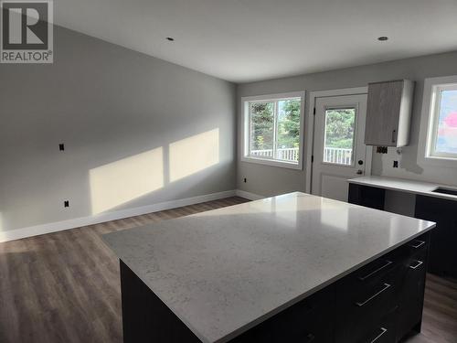 1471 Selkirk Avenue, Castlegar, BC - Indoor Photo Showing Kitchen