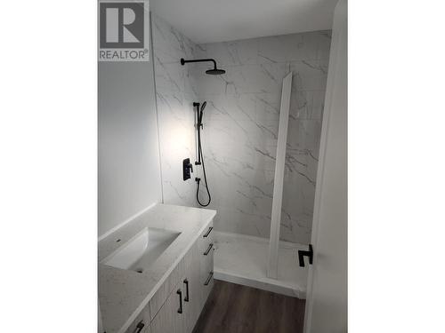 1471 Selkirk Avenue, Castlegar, BC - Indoor Photo Showing Bathroom