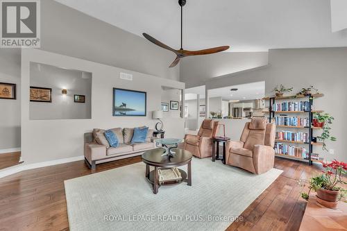 1201 Concession 2 Road, Niagara-On-The-Lake, ON - Indoor Photo Showing Living Room