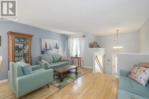 20 - 325 Lighthouse Road, London, ON - Indoor Photo Showing Living Room