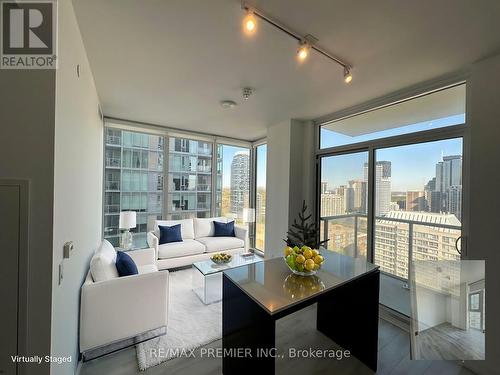 1403 - 33 Helendale Avenue, Toronto, ON - Indoor Photo Showing Living Room