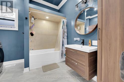 247 Kensington Avenue N, Hamilton, ON - Indoor Photo Showing Bathroom