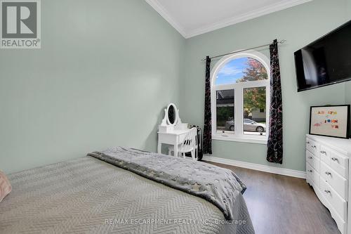 247 Kensington Avenue N, Hamilton, ON - Indoor Photo Showing Bedroom