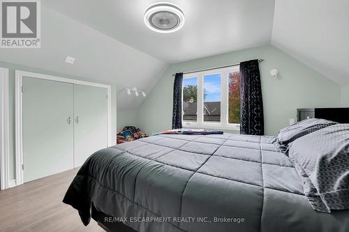 247 Kensington Avenue N, Hamilton, ON - Indoor Photo Showing Bedroom