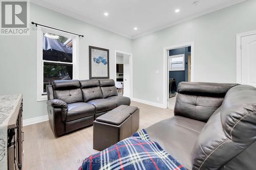 247 Kensington Avenue N, Hamilton, ON - Indoor Photo Showing Living Room