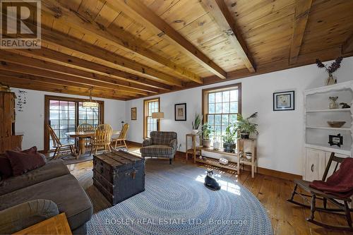 2 Leader Drive, Mono, ON - Indoor Photo Showing Living Room