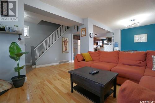 2071 Wallace Street, Regina, SK - Indoor Photo Showing Living Room