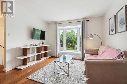 11 Bristow Court, Barrie, ON - Indoor Photo Showing Living Room